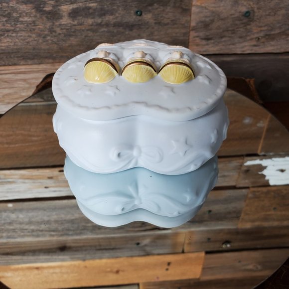 Hallmark Bisque Trinket Box - Heart-Shaped - Trio of Praying Angels - Picture 3 of 8